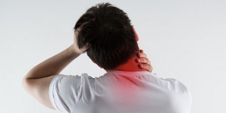 dolore al collo in un uomo